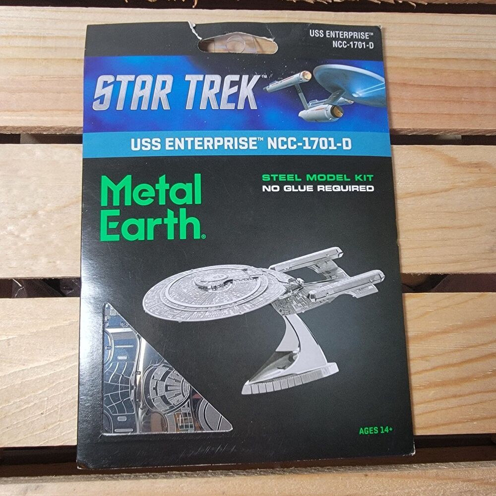 Metal Earth Star Trek USS Enterprise Model NEW
